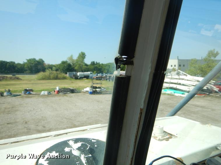 image for item EK9586 2005 Elgin Pelican S street sweeper