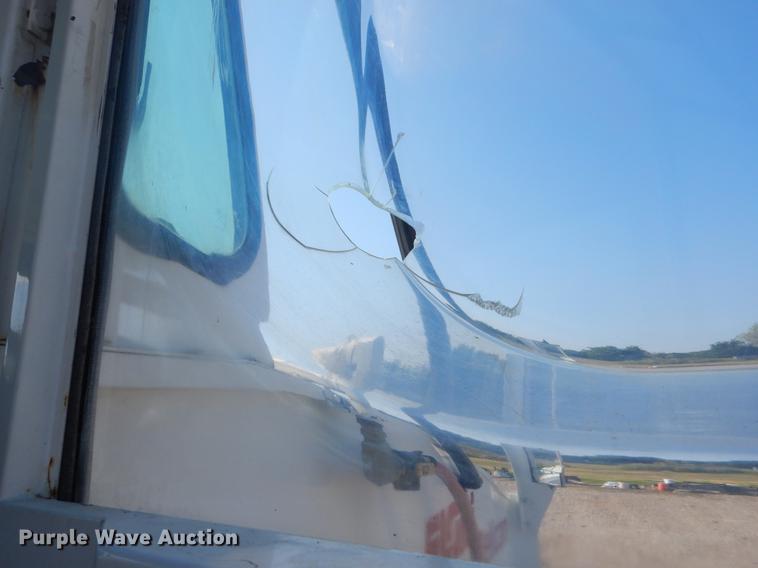 image for item EK9586 2005 Elgin Pelican S street sweeper