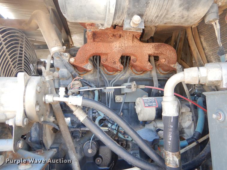 image for item EK9586 2005 Elgin Pelican S street sweeper