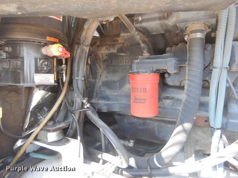 image for item EK9586 2005 Elgin Pelican S street sweeper