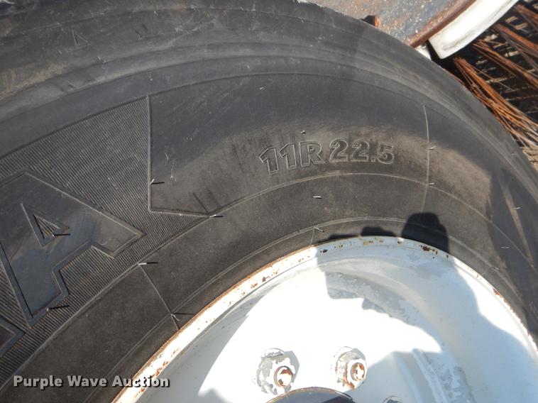 image for item EK9586 2005 Elgin Pelican S street sweeper