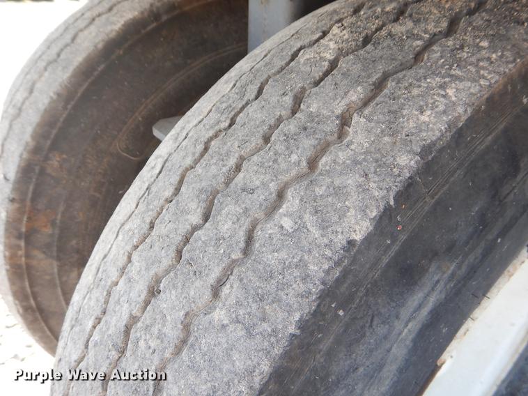 image for item EK9586 2005 Elgin Pelican S street sweeper