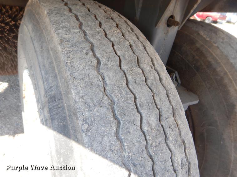 image for item EK9586 2005 Elgin Pelican S street sweeper