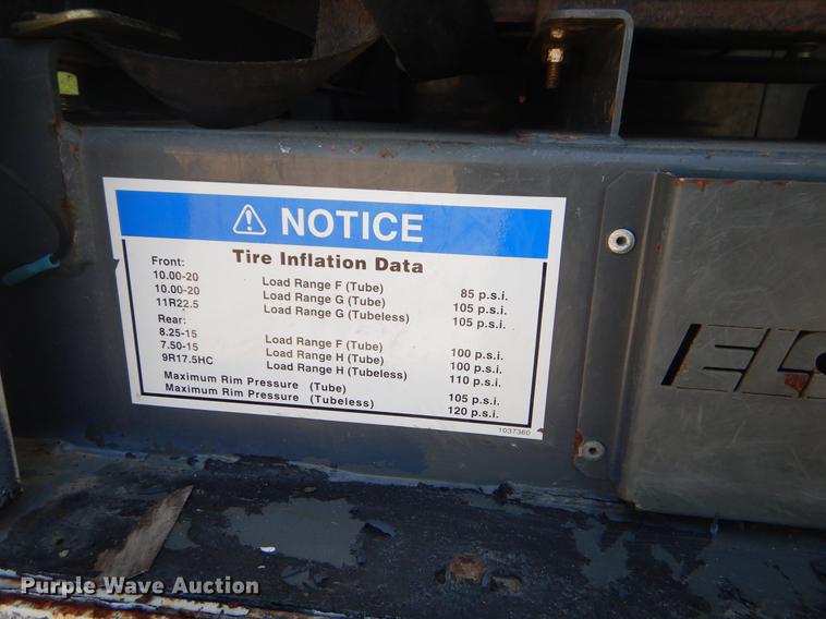 image for item EK9586 2005 Elgin Pelican S street sweeper