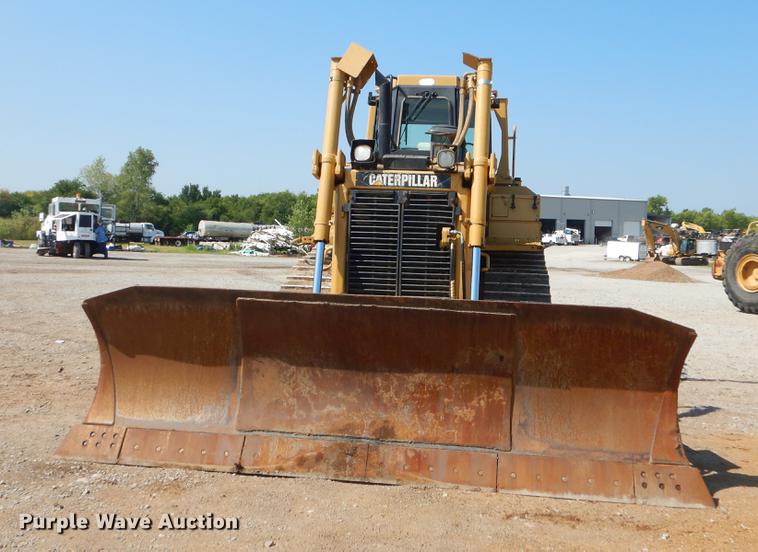 image for item EK9587 2004 Caterpillar D6R XL Series II dozer