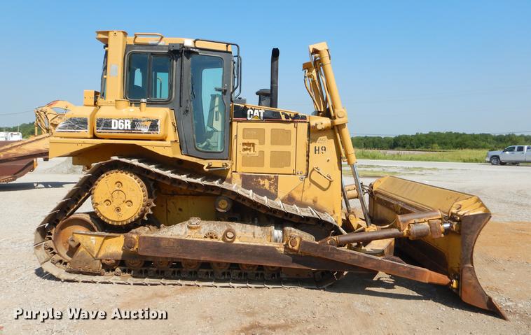 image for item EK9587 2004 Caterpillar D6R XL Series II dozer