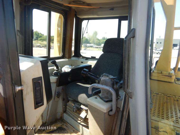 image for item EK9587 2004 Caterpillar D6R XL Series II dozer