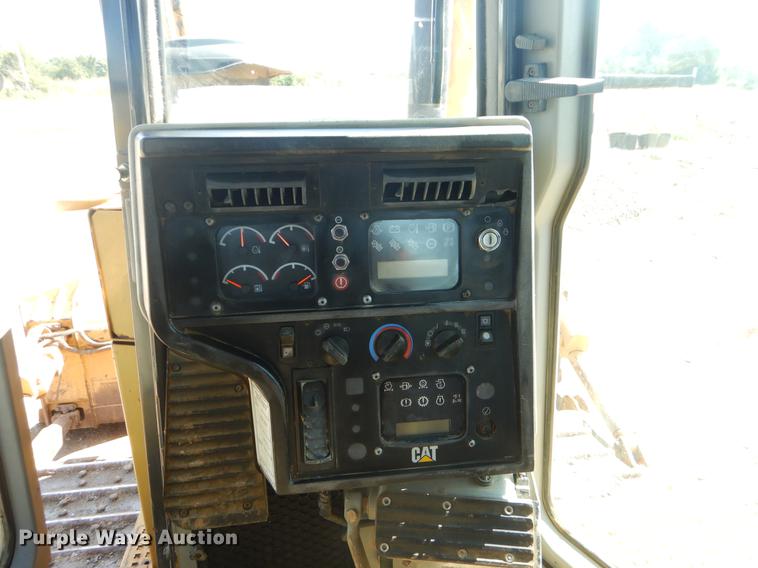 image for item EK9587 2004 Caterpillar D6R XL Series II dozer