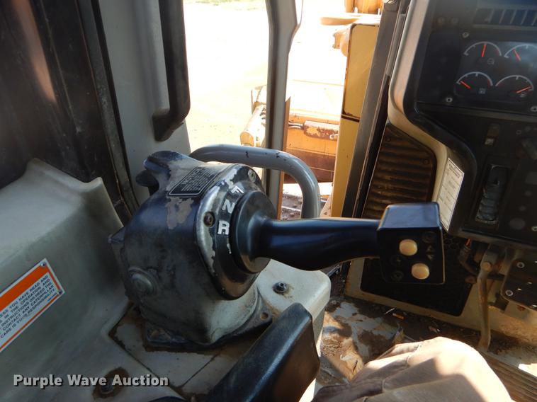 image for item EK9587 2004 Caterpillar D6R XL Series II dozer