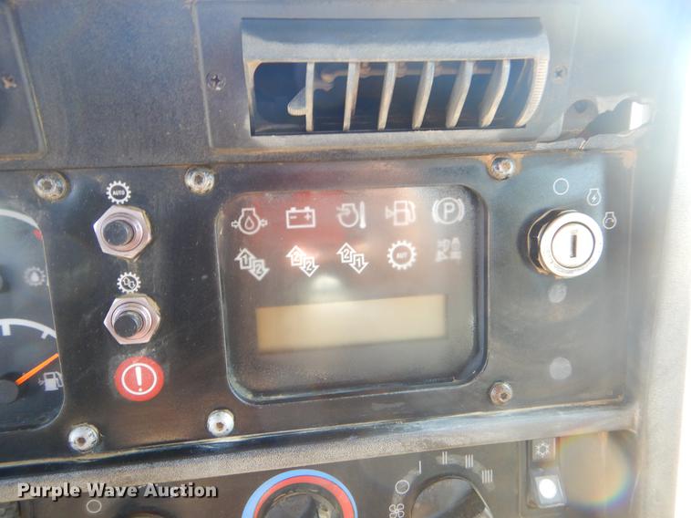 image for item EK9587 2004 Caterpillar D6R XL Series II dozer