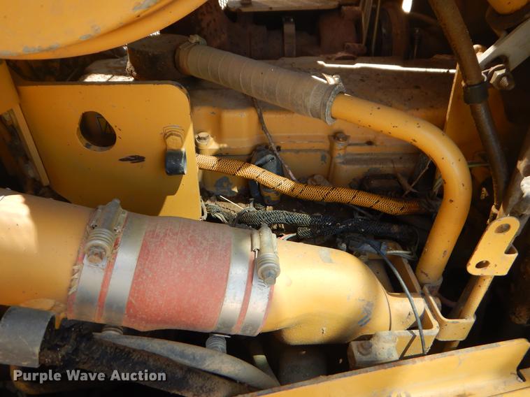 image for item EK9587 2004 Caterpillar D6R XL Series II dozer