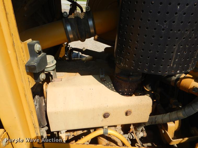 image for item EK9587 2004 Caterpillar D6R XL Series II dozer