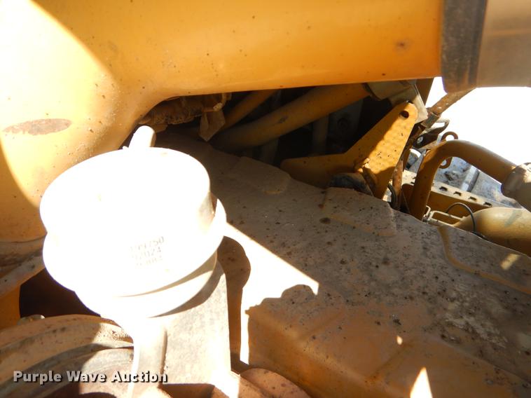 image for item EK9587 2004 Caterpillar D6R XL Series II dozer