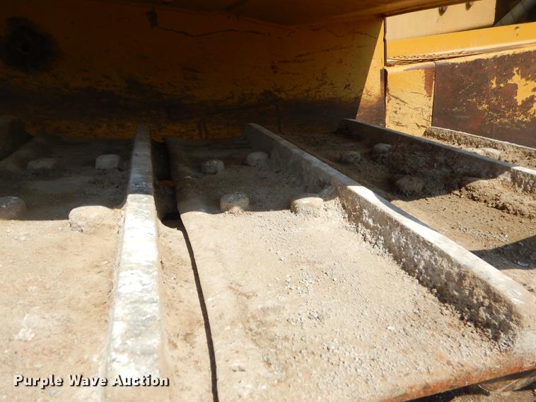 image for item EK9587 2004 Caterpillar D6R XL Series II dozer