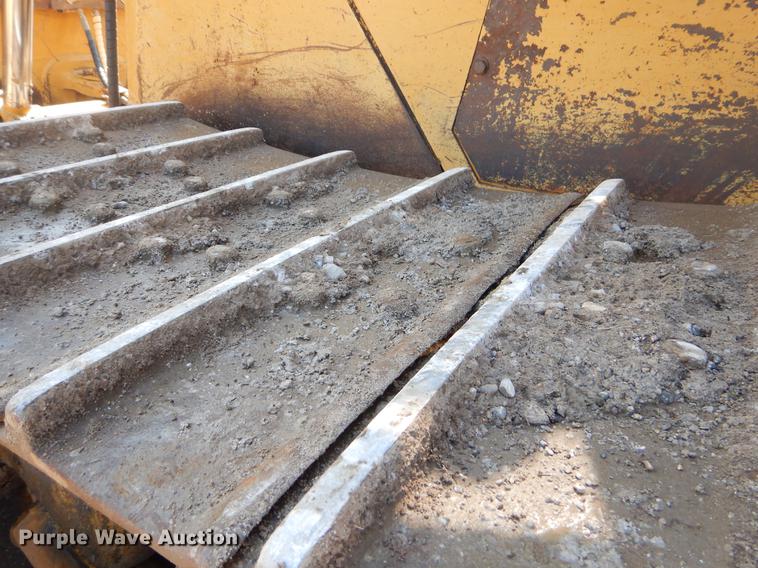 image for item EK9587 2004 Caterpillar D6R XL Series II dozer