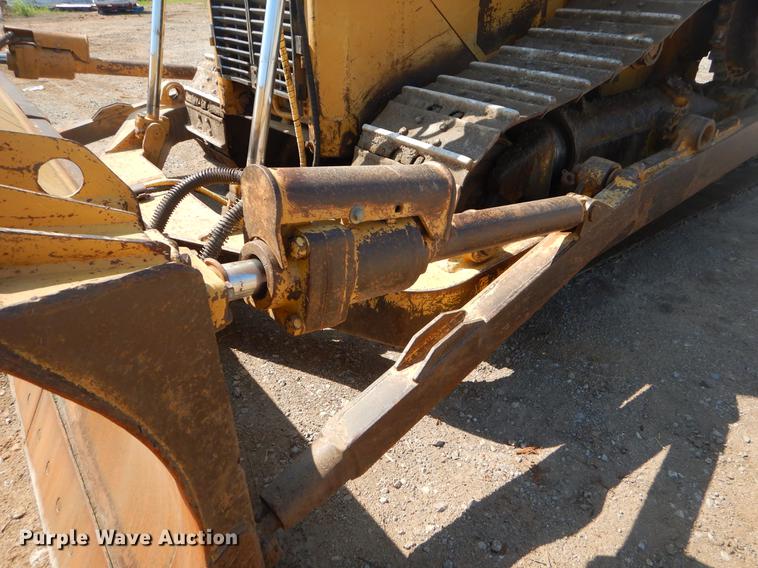 image for item EK9587 2004 Caterpillar D6R XL Series II dozer
