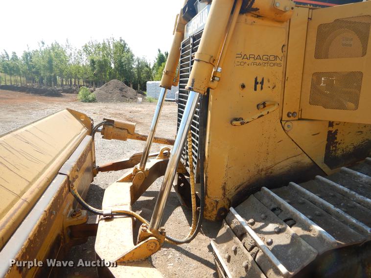 image for item EK9587 2004 Caterpillar D6R XL Series II dozer