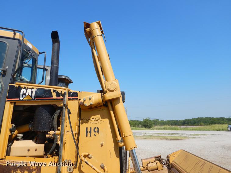 image for item EK9587 2004 Caterpillar D6R XL Series II dozer