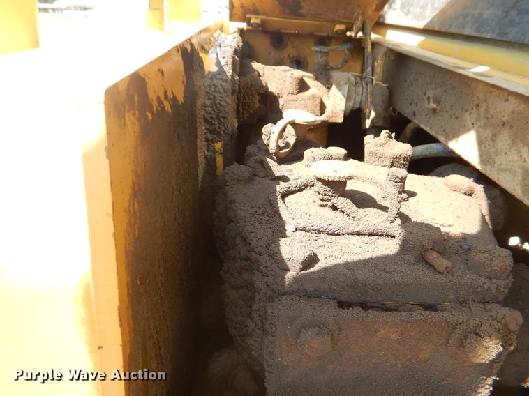 image for item EK9587 2004 Caterpillar D6R XL Series II dozer