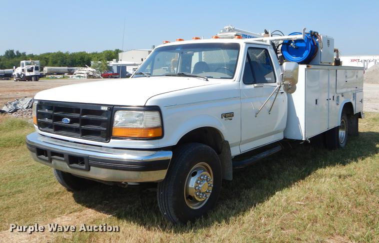 image for item EK9588 1997 Ford F450 Super Duty service truck with crane