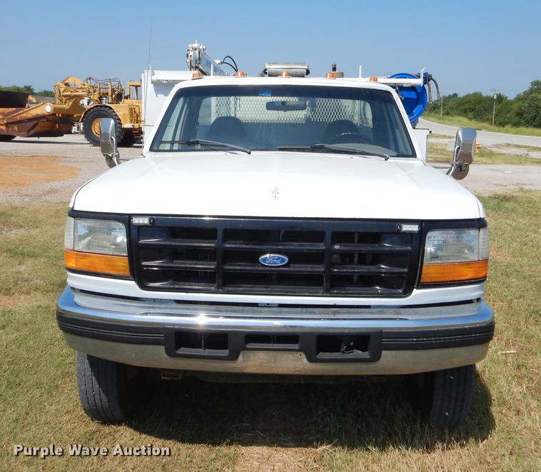 image for item EK9588 1997 Ford F450 Super Duty service truck with crane