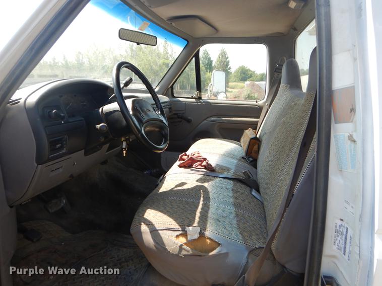 image for item EK9588 1997 Ford F450 Super Duty service truck with crane