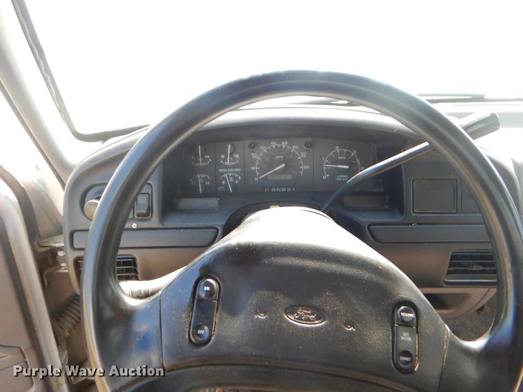 image for item EK9588 1997 Ford F450 Super Duty service truck with crane