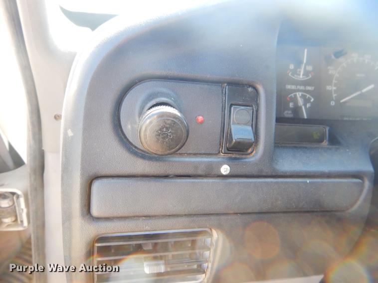 image for item EK9588 1997 Ford F450 Super Duty service truck with crane