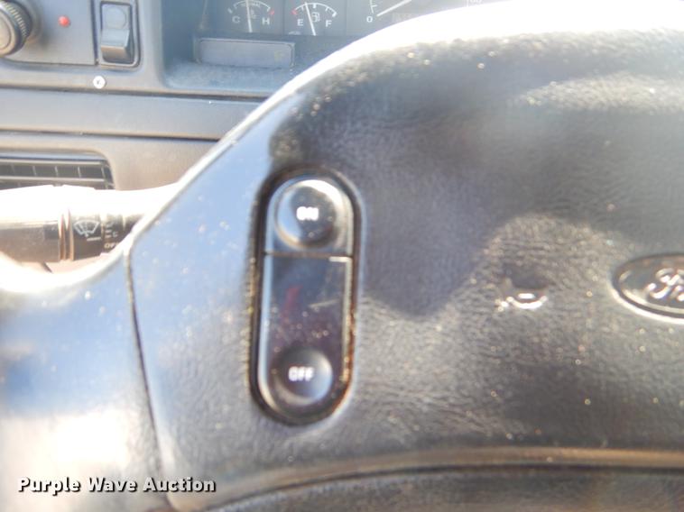 image for item EK9588 1997 Ford F450 Super Duty service truck with crane