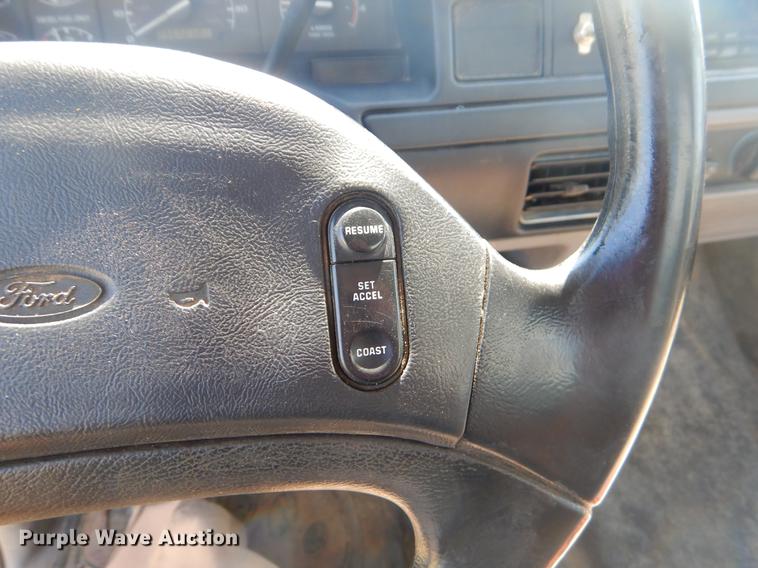 image for item EK9588 1997 Ford F450 Super Duty service truck with crane