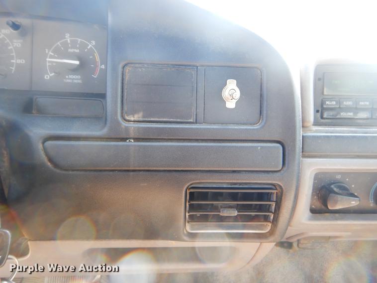 image for item EK9588 1997 Ford F450 Super Duty service truck with crane