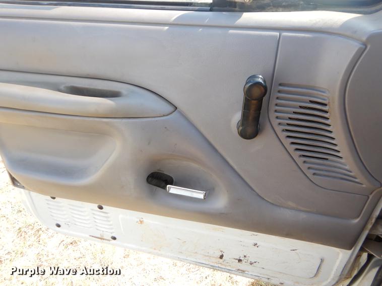 image for item EK9588 1997 Ford F450 Super Duty service truck with crane