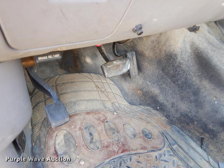 image for item EK9588 1997 Ford F450 Super Duty service truck with crane