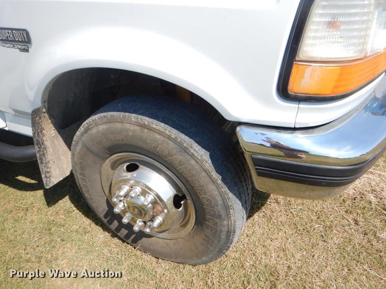 image for item EK9588 1997 Ford F450 Super Duty service truck with crane