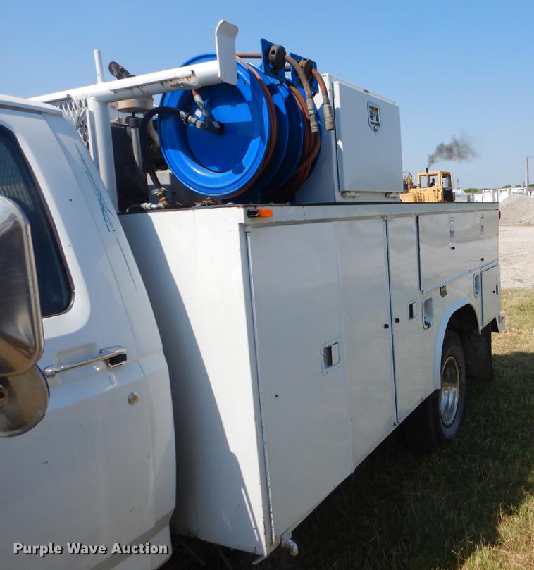 image for item EK9588 1997 Ford F450 Super Duty service truck with crane