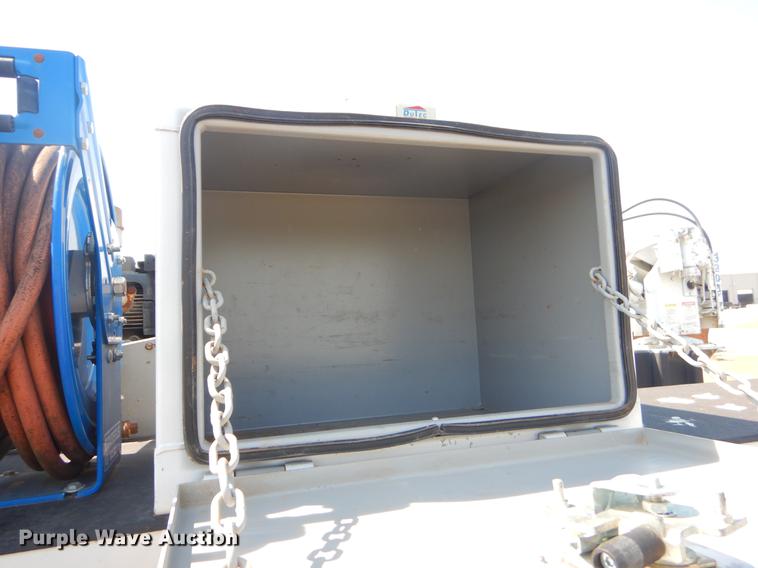 image for item EK9588 1997 Ford F450 Super Duty service truck with crane