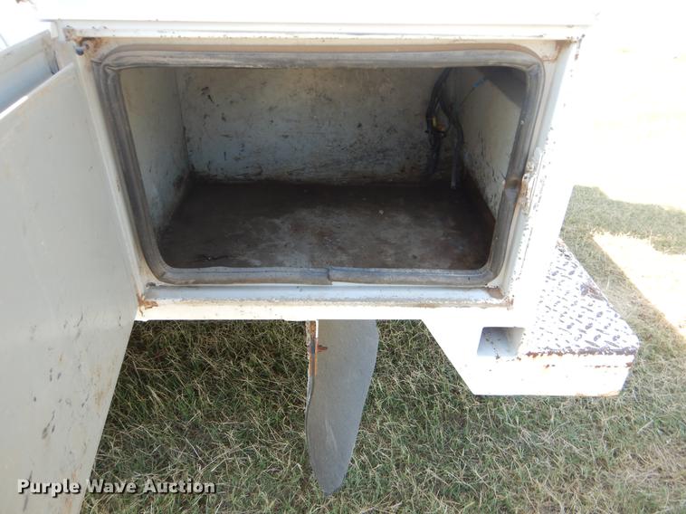 image for item EK9588 1997 Ford F450 Super Duty service truck with crane