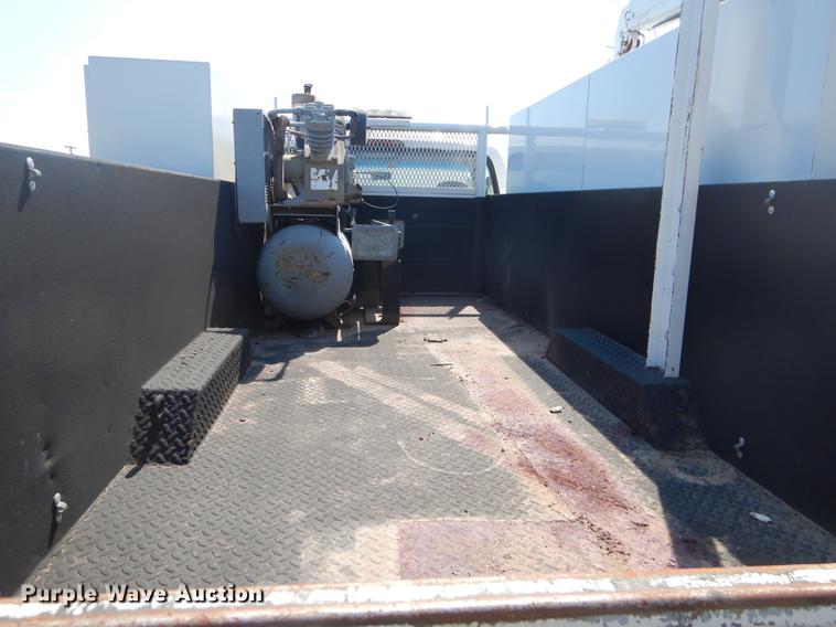 image for item EK9588 1997 Ford F450 Super Duty service truck with crane