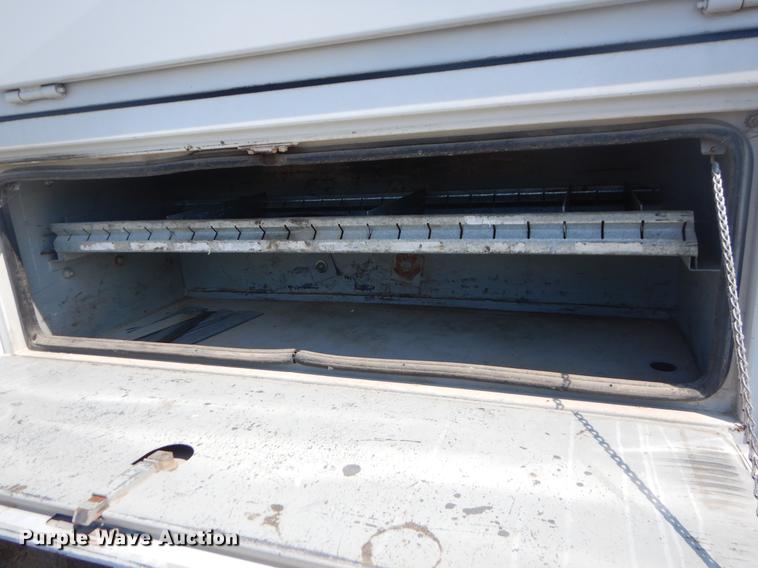 image for item EK9588 1997 Ford F450 Super Duty service truck with crane