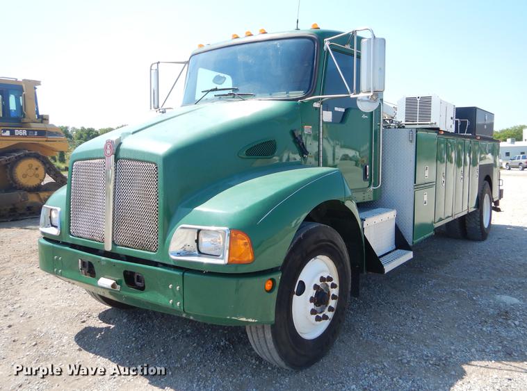 image for item EK9589 2007 Kenworth T300 service truck with crane