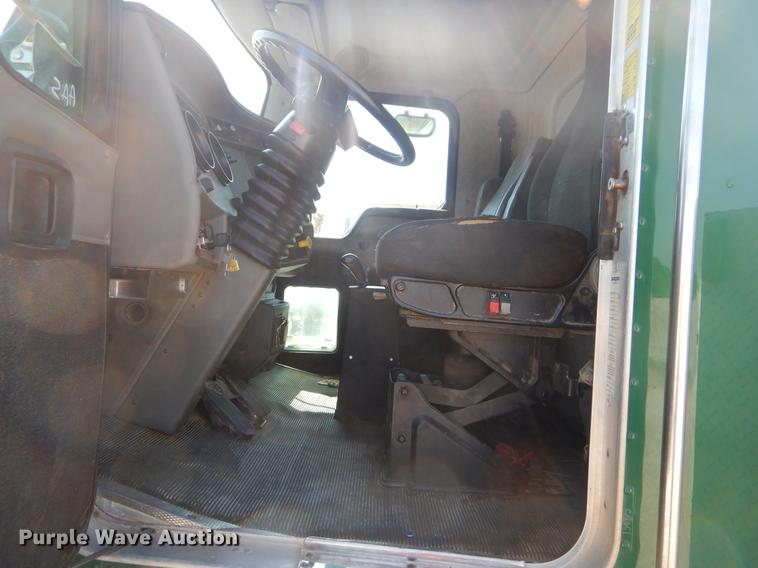 image for item EK9589 2007 Kenworth T300 service truck with crane