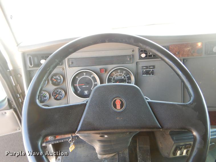 image for item EK9589 2007 Kenworth T300 service truck with crane