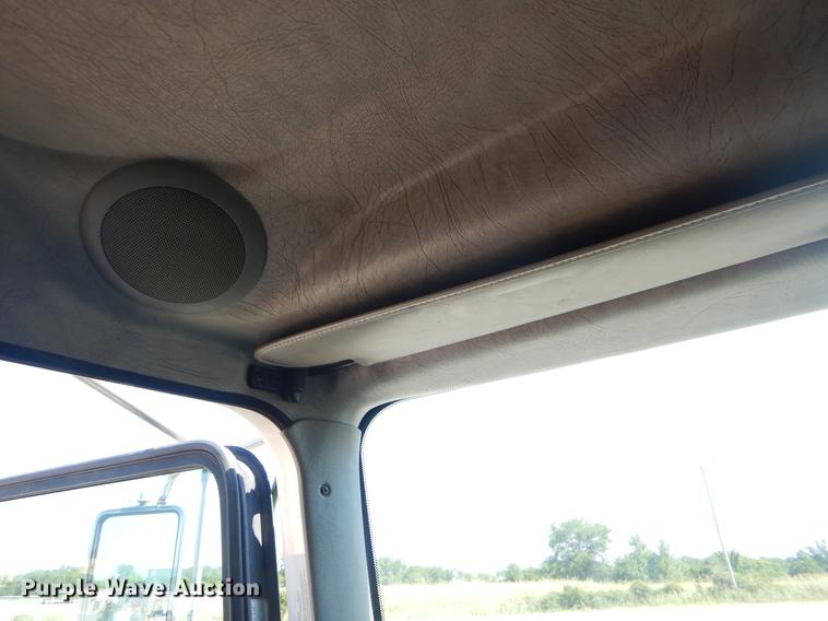 image for item EK9589 2007 Kenworth T300 service truck with crane