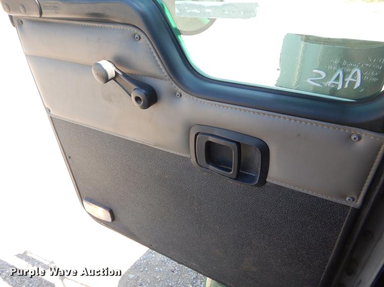 image for item EK9589 2007 Kenworth T300 service truck with crane