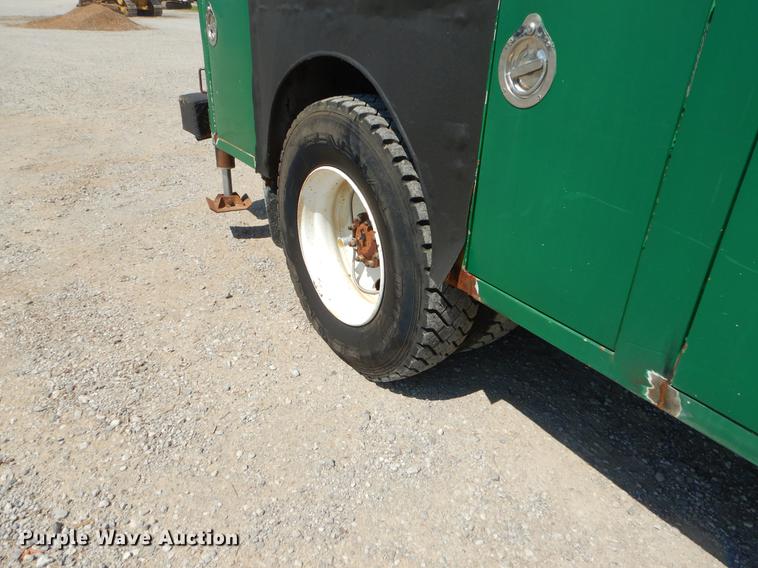 image for item EK9589 2007 Kenworth T300 service truck with crane