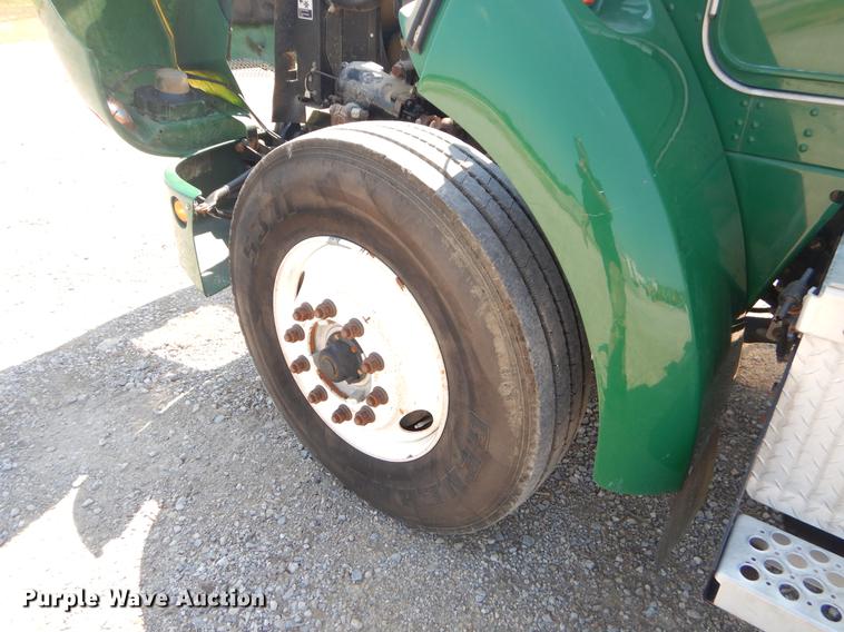 image for item EK9589 2007 Kenworth T300 service truck with crane