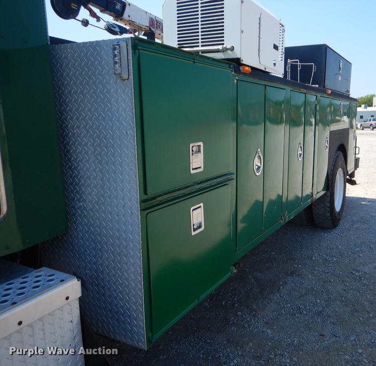 image for item EK9589 2007 Kenworth T300 service truck with crane