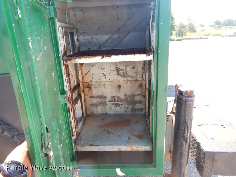 image for item EK9589 2007 Kenworth T300 service truck with crane