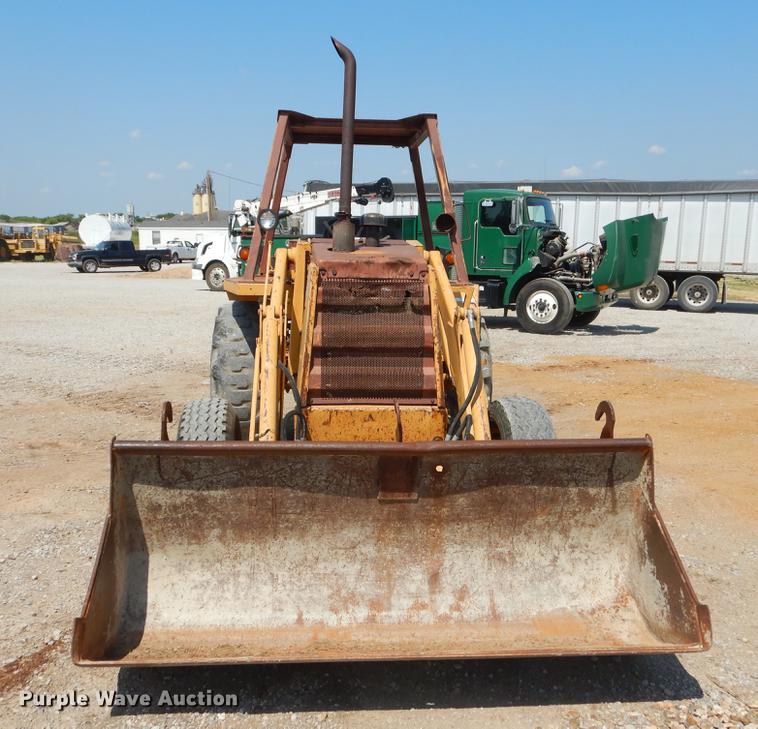 image for item EK9590 1987 Case 480E LL landscape tractor