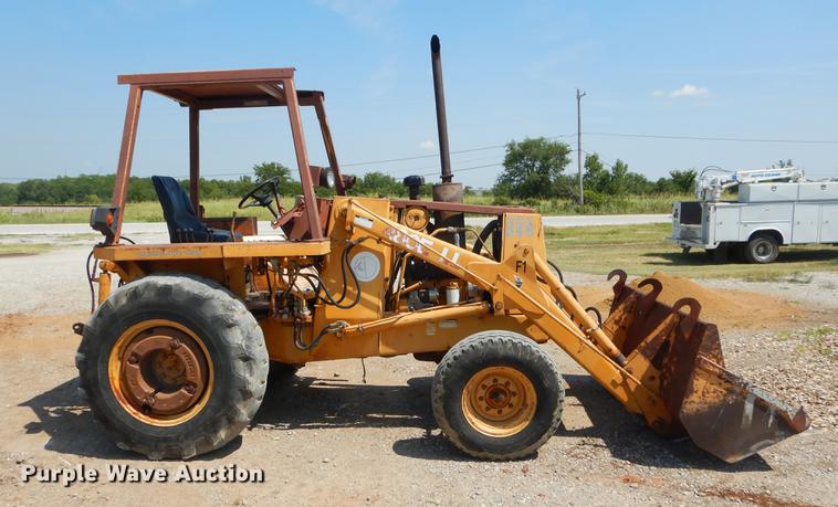 image for item EK9590 1987 Case 480E LL landscape tractor